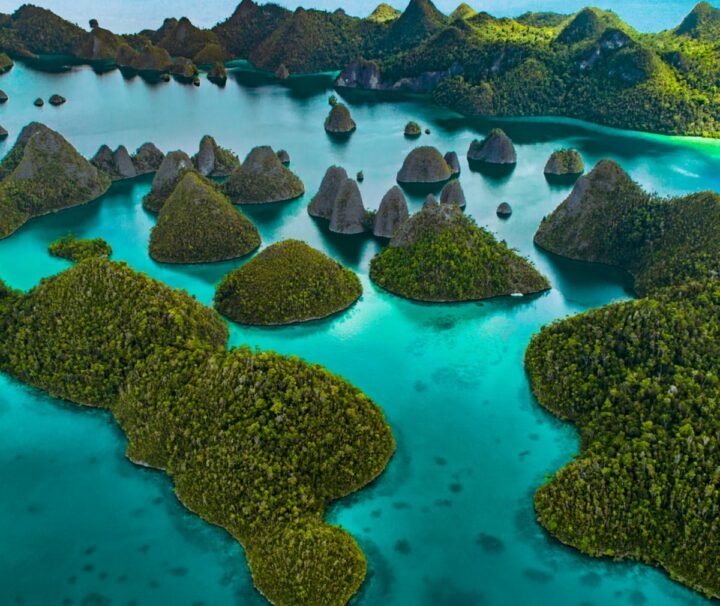 Incentive trip perusahaan ke Raja Ampat bersama Kili Kili Adventure – perjalanan penghargaan eksklusif untuk karyawan berprestasi di surga bahari Indonesia Timur.