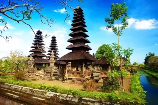 Pulau Bali 4D3N dengan berbagai destinasi wisata terbaik Bali