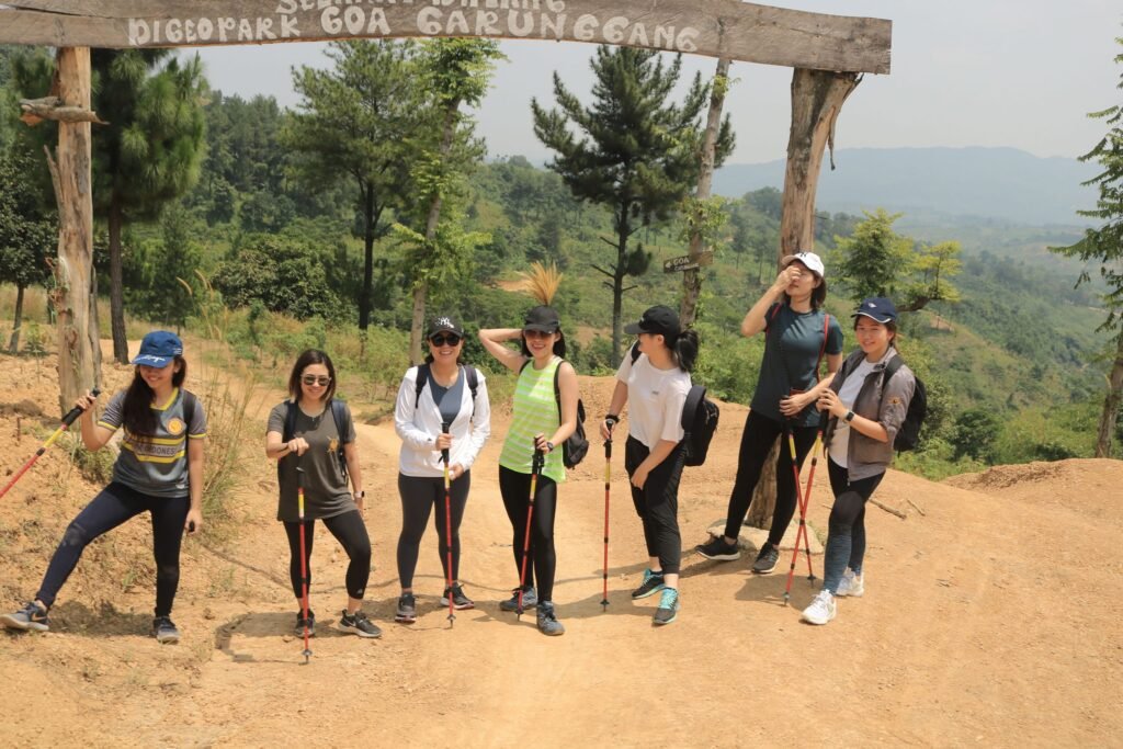 Kegiatan team building 1 Day di Sentul Bogor bersama Kili Kili Adventure untuk membangun kerja sama dan kekompakan tim.