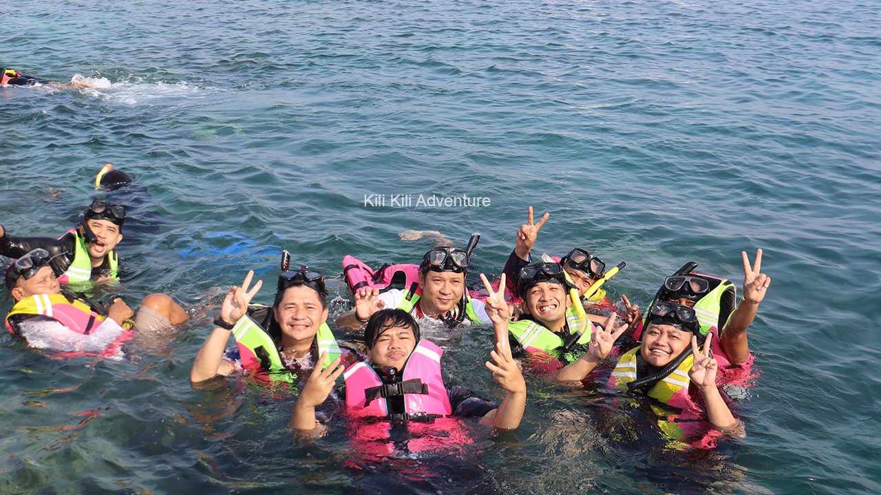 Fun games perusahaan di Pulau Harapan – aktivitas outbound interaktif untuk memperkuat teamwork dan kebersamaan peserta outing kantor.