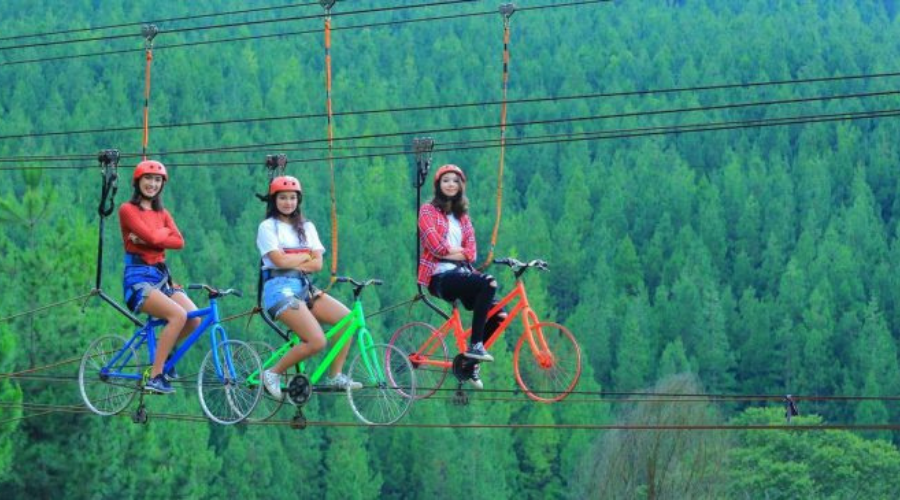 wahana zip bike di the lodge maribaya