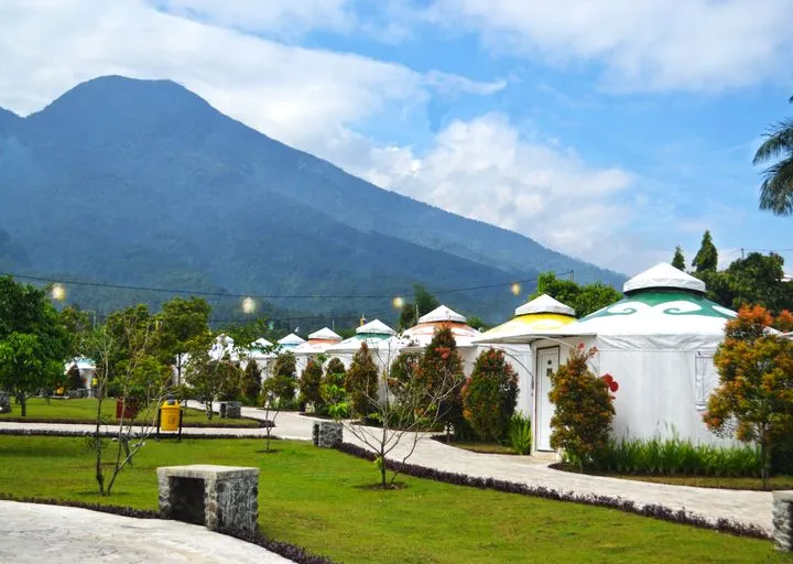Family morning stretch di The Highland Park Resort Bogor