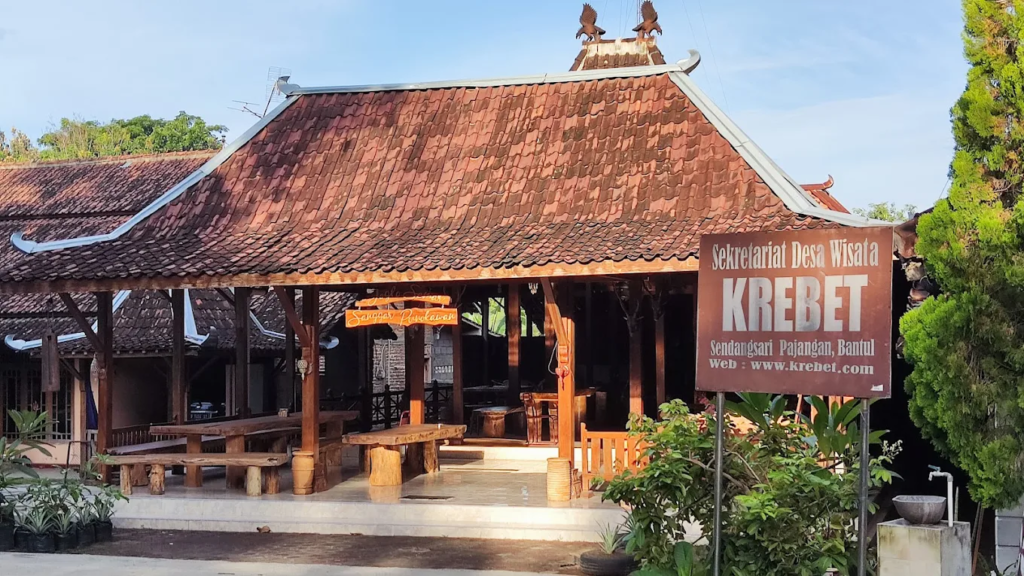 “Peserta outing kantor mengikuti program Short Escape with Impact di Desa Wisata Krebet"