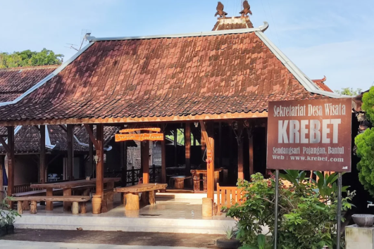 “Peserta outing kantor mengikuti program Short Escape with Impact di Desa Wisata Krebet"