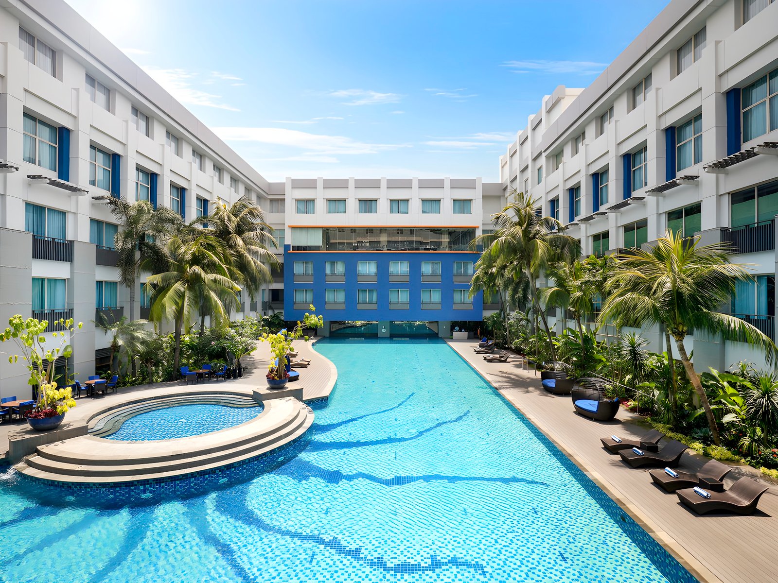 Aktivitas team building di Novotel Jakarta Mangga Dua Square Jakarta
