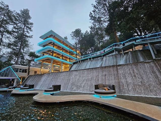 Corporate gathering di Heha Waterfall Puncak Bogor untuk kegiatan kebersamaan perusahaan dan grup.