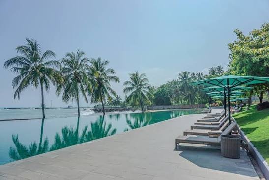 Aktivitas team building di The West Cove Hotel Anyer – sesi kolaboratif untuk mempererat kerja sama dan komunikasi antar peserta.